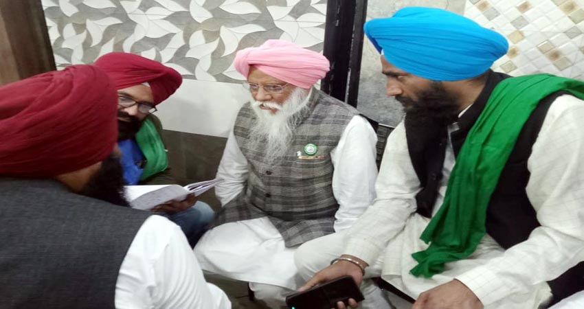 पीएम को खत लिखेंगे किसान नेता, बाकी मांगों पर जानेंगे सरकार का रूख पीएम को खत लिखेंगे किसान नेता, बाकी मांगों पर जानेंगे सरकार का रूख